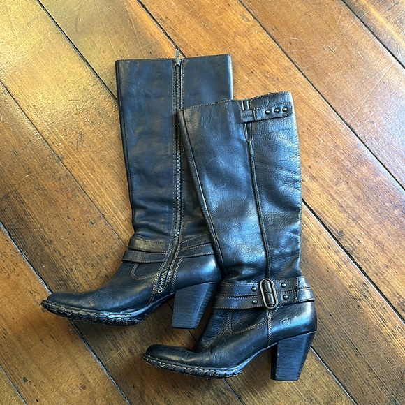 Borne knee high black leather boot. 3” heel - Picture 3 of 6